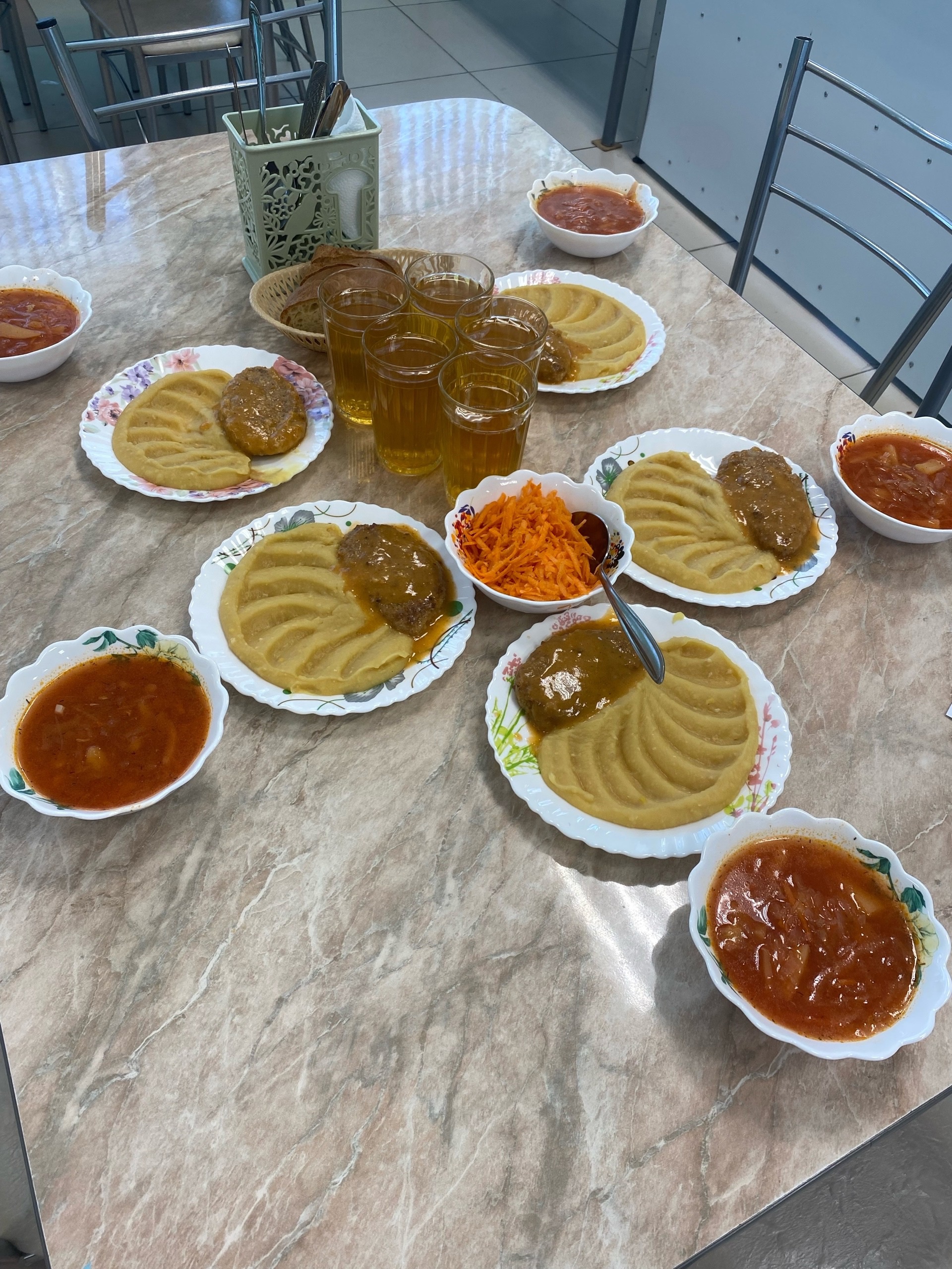 Изображения столовой.